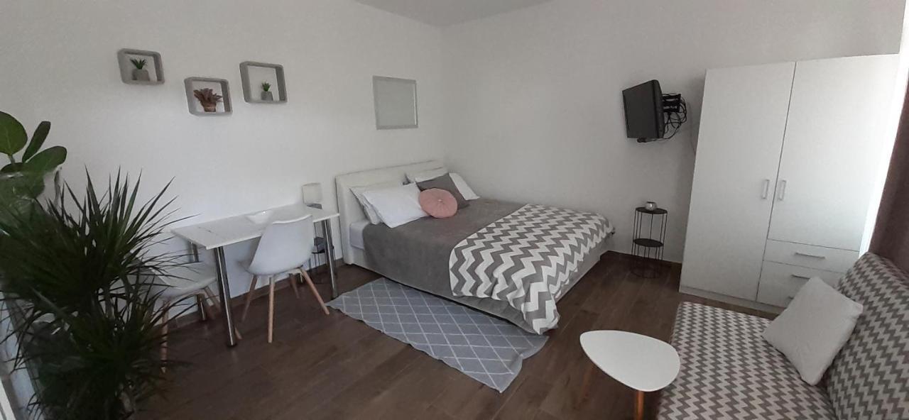 Studio Bianca - Studio With Terrace Near The Sea Apartment Sukosan