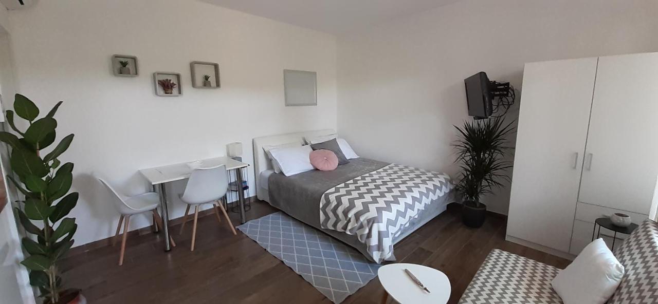 Studio Bianca - Studio With Terrace Near The Sea Apartment *