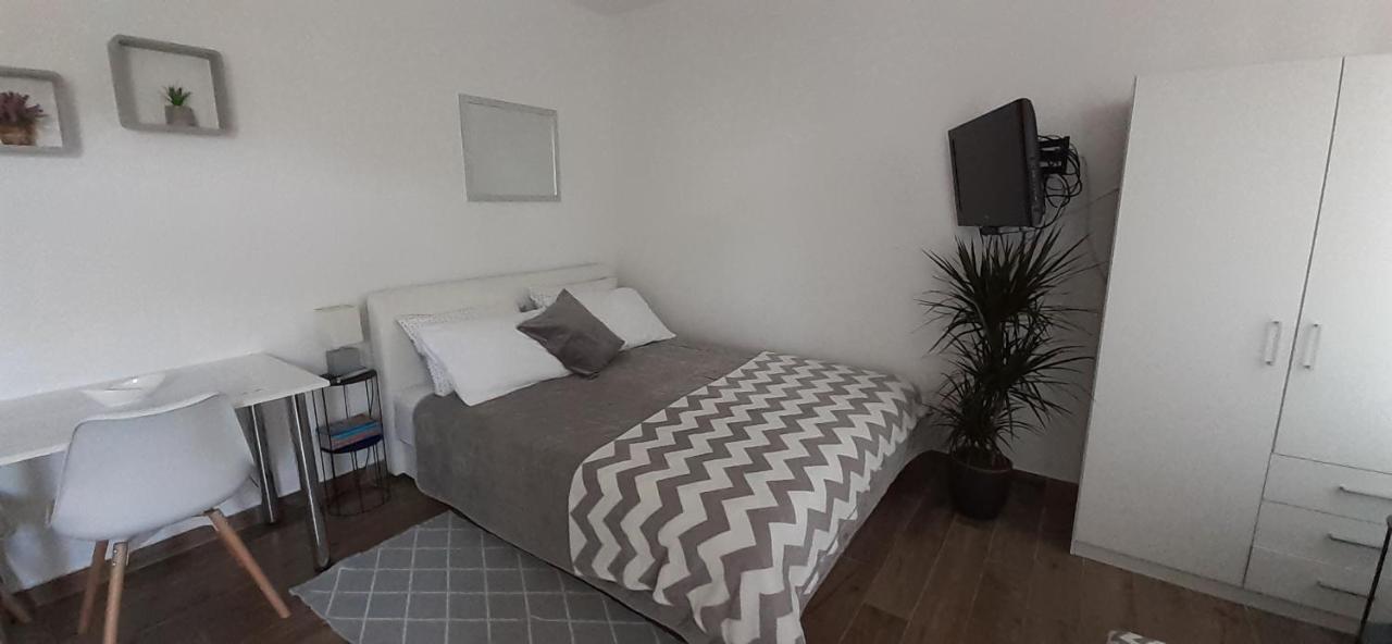 Studio Bianca - Studio With Terrace Near The Sea Apartment Sukosan