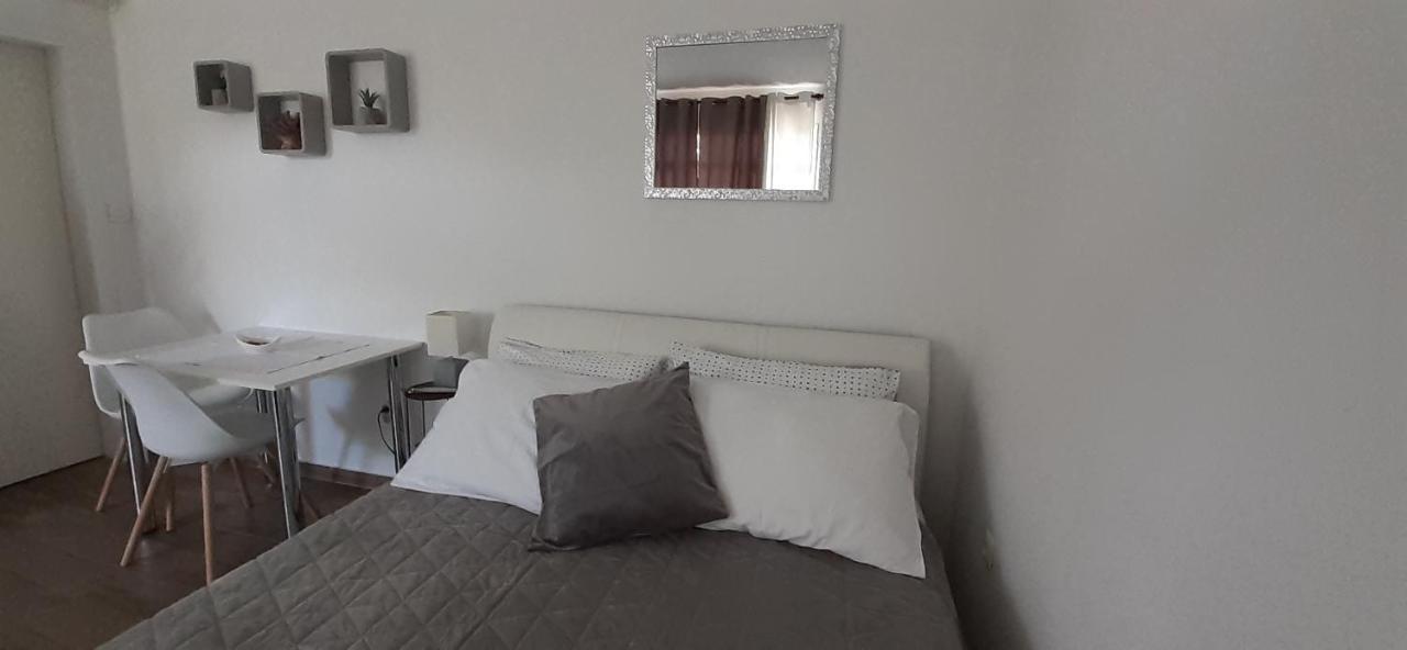 Studio Bianca - Studio With Terrace Near The Sea Apartment
