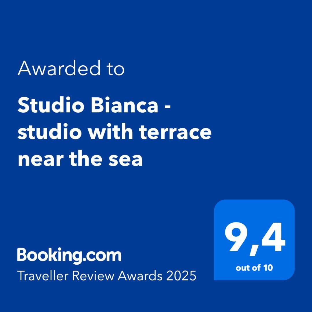 Studio Bianca - Studio With Terrace Near The Sea Apartment Sukosan